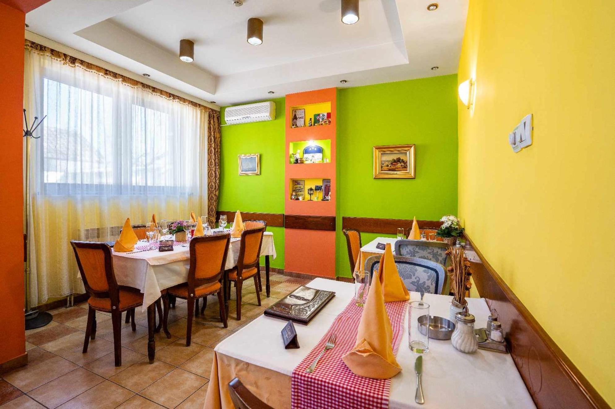 Hotel Vila Sunce Стара-Пазова Экстерьер фото