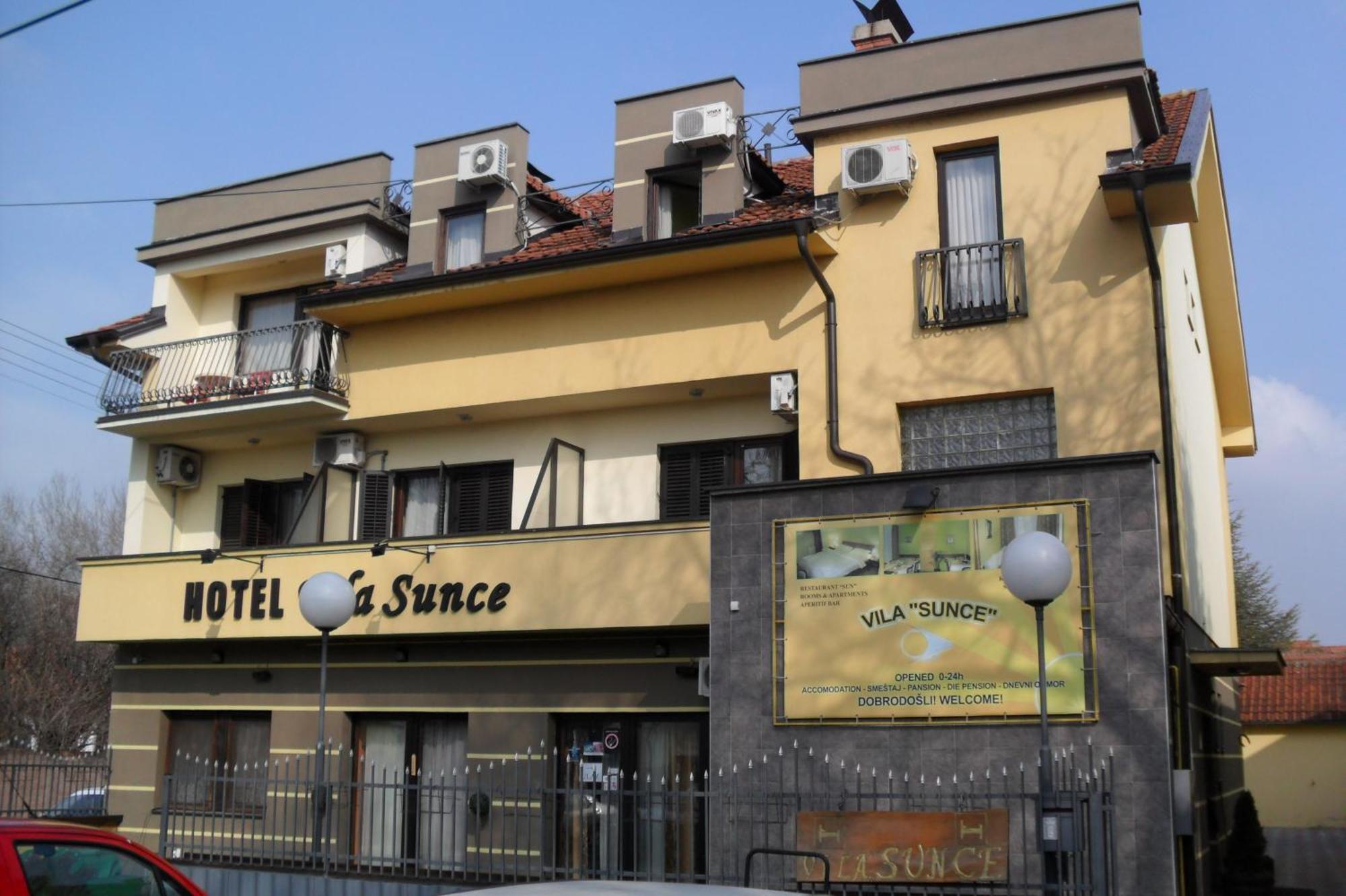 Hotel Vila Sunce Стара-Пазова Экстерьер фото