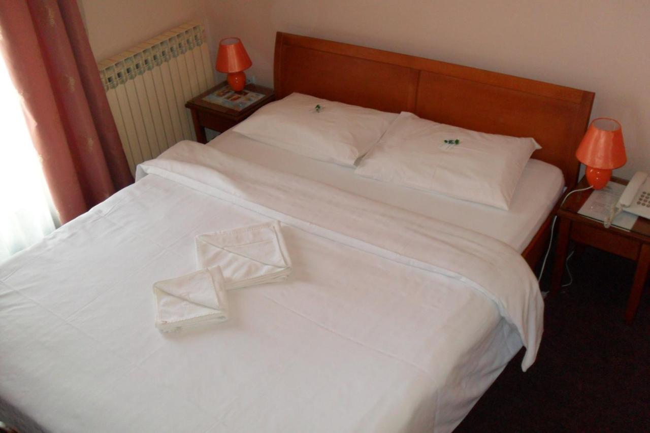 Hotel Vila Sunce Стара-Пазова Номер фото